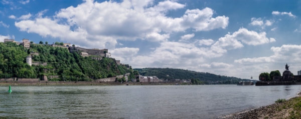 Koblenz am Rhein mit Blick auf die Festung Ehrenbreitstein